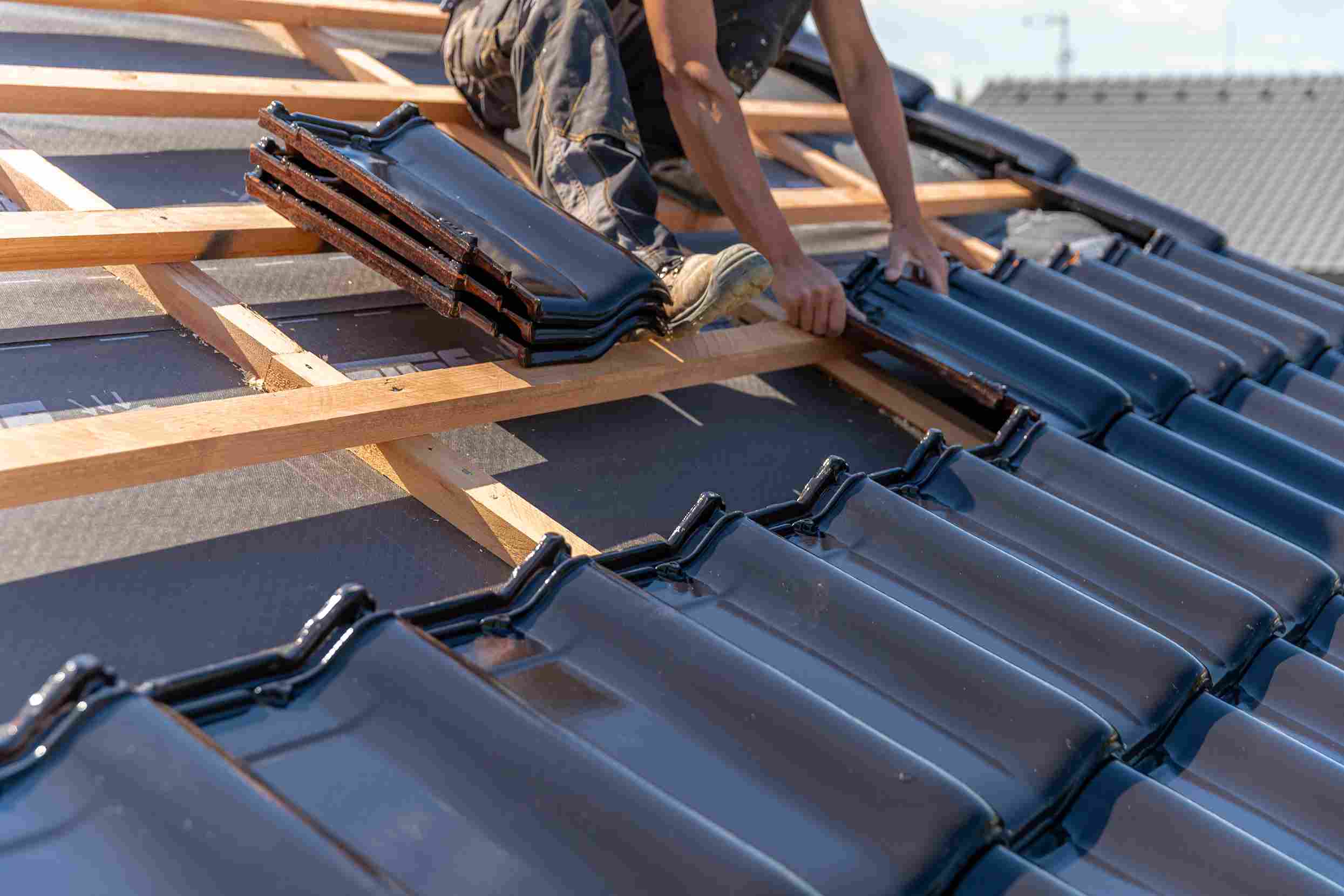 manufacture-roof-family-house-from-ceramic-tiles_11zon